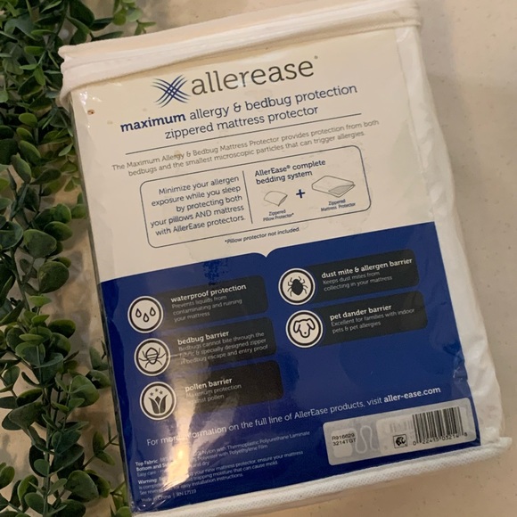 NEW Allerease Queen Mattress Protector - Picture 2 of 4